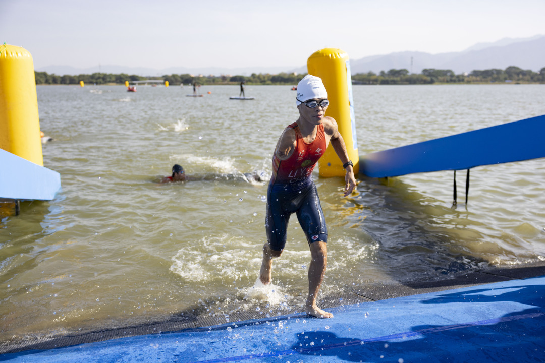11月26日,李奕宗来到赛场熟悉和适应赛道。3