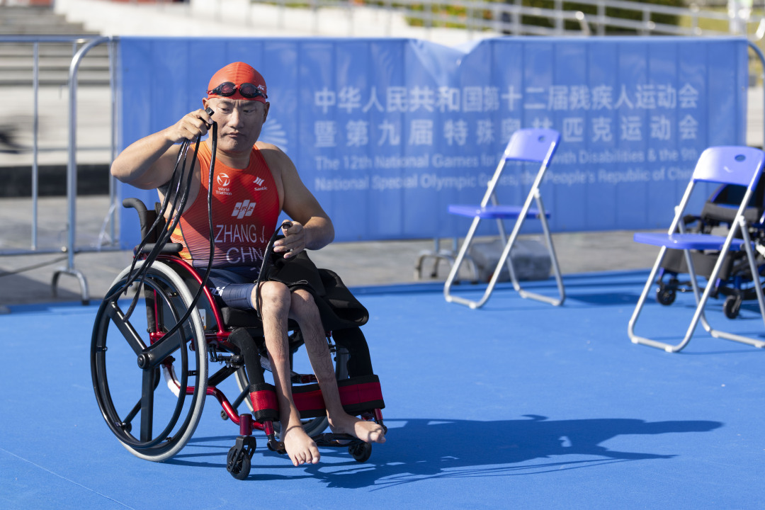 11月26日,张健来到赛场熟悉和适应赛道。