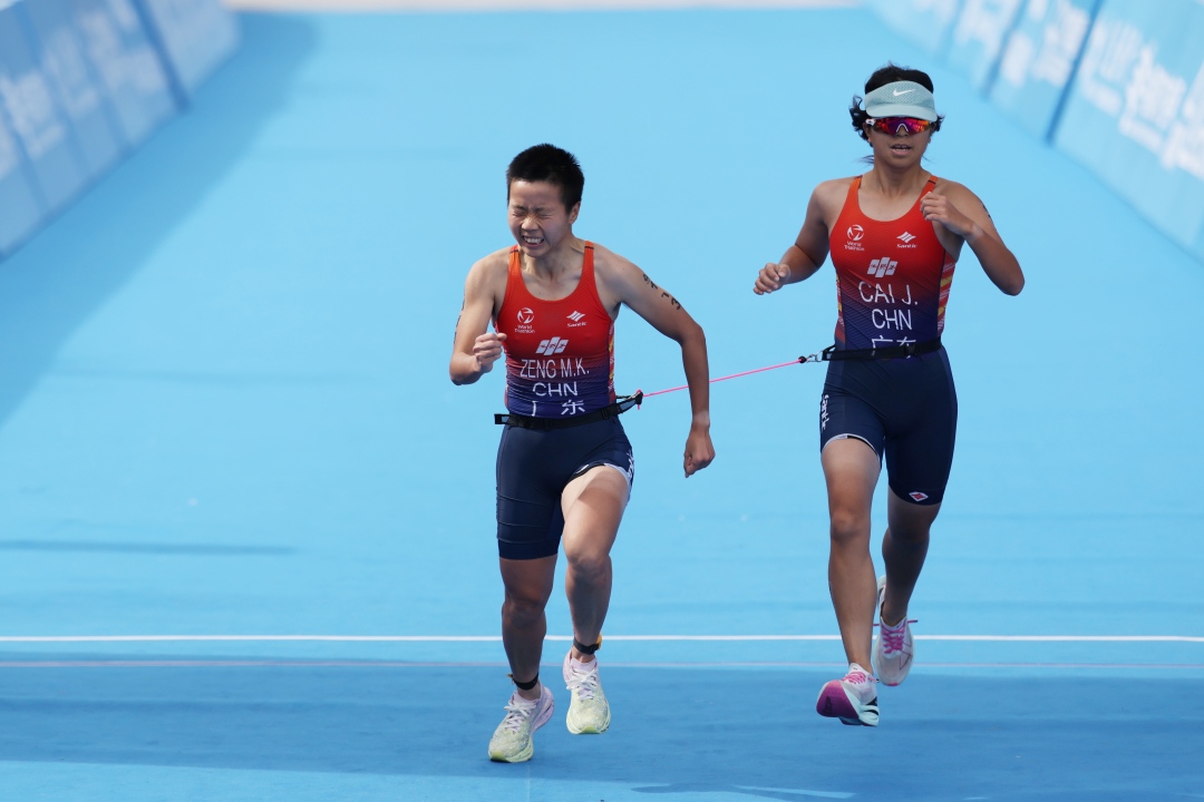 曾美开铜牌冲线。