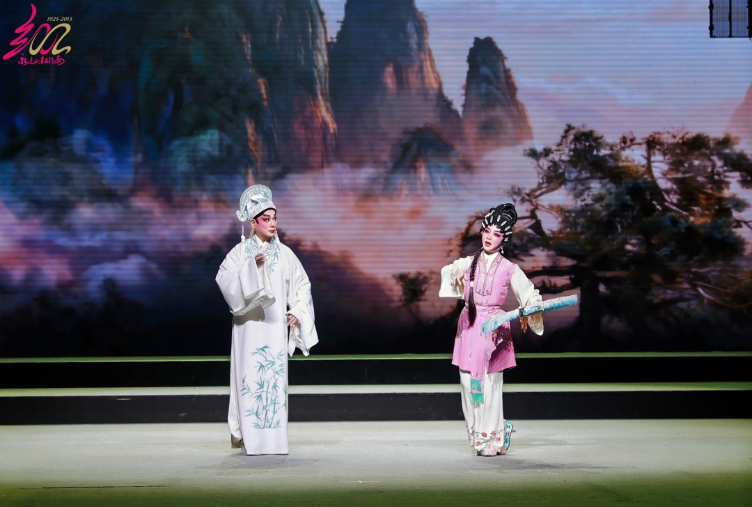 丁凡、琼霞演绎《搜书院》选段