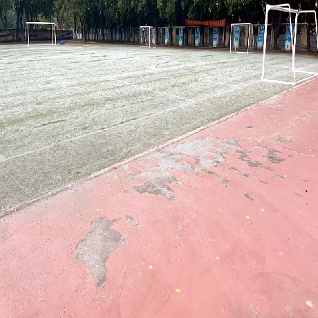 新华街第七小学足球场、跑道翻新对比图1 (1).png