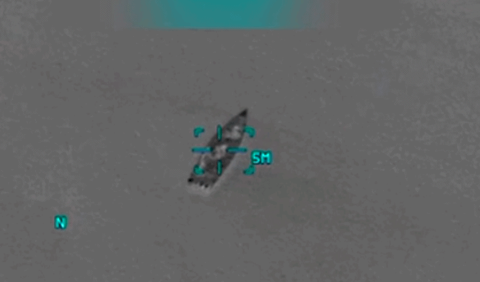 美军打击“贩毒船只”画面