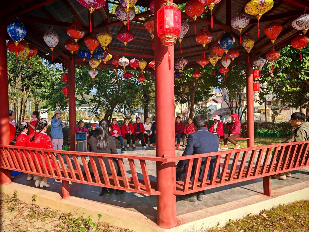 ‘红兴力量”宣讲员在司前镇刘屋村与群众面对面交流宣讲01