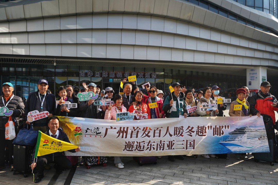 在本航次中,岭南集团旗下广之旅组织近150名游客参团,涵盖3岁幼儿至90岁长者,涵盖亲子家庭、银发族及利用年假出行的上班族。