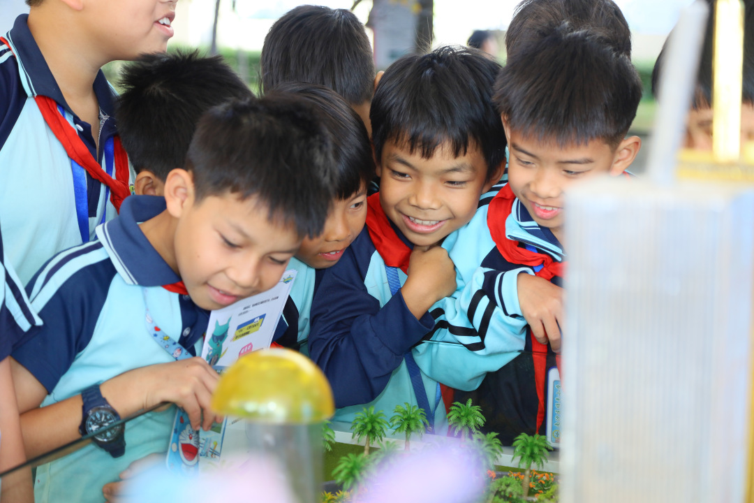 送教活动深受当地学生欢迎。