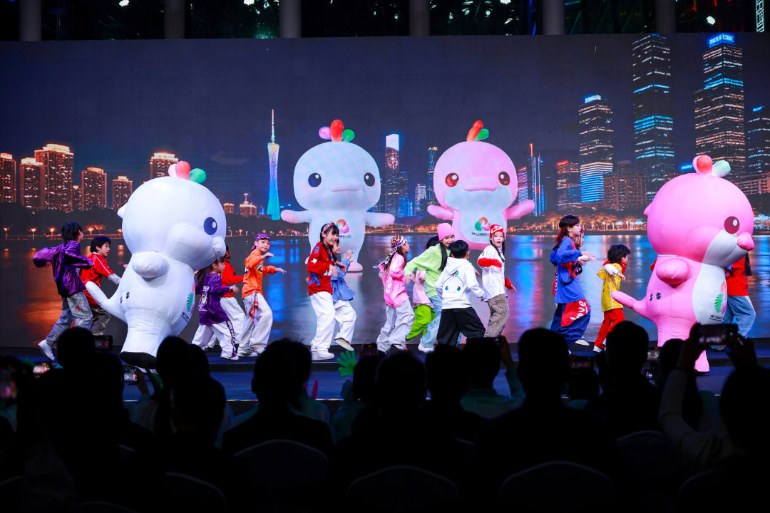 街舞表演《炫舞大湾鸡》。