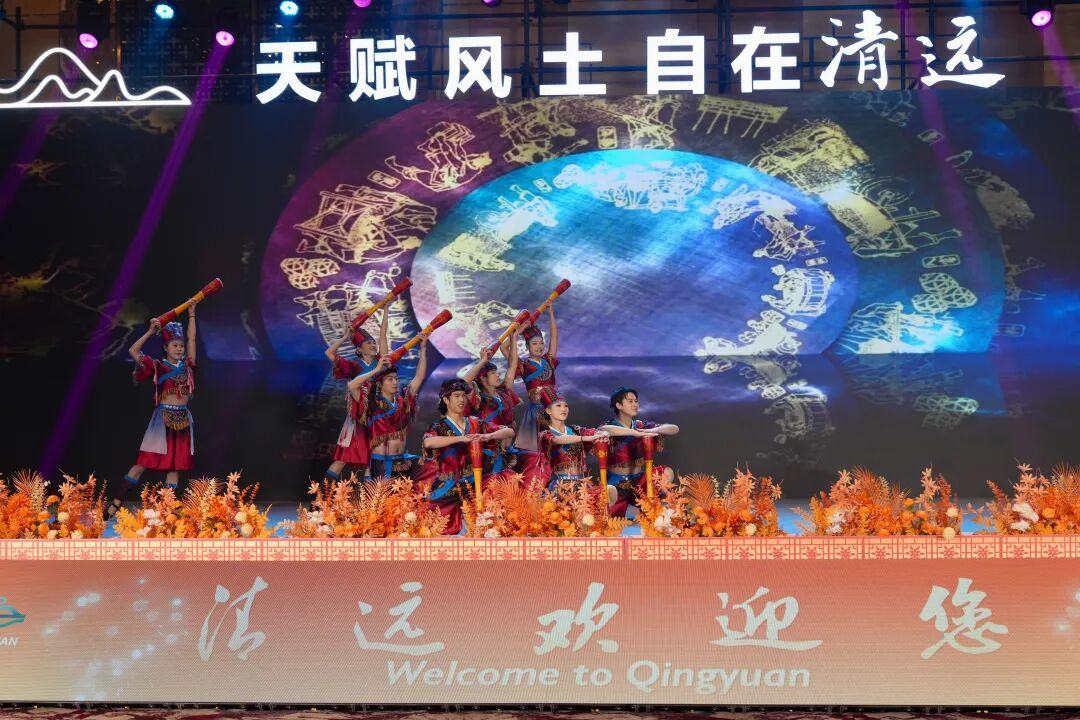 活动现场举行精彩民俗表演。清远日报记者 邱炜民 摄