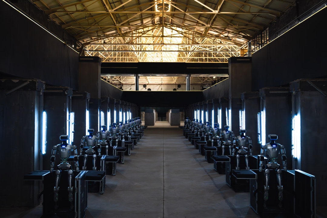 Oli 演绎全球首例群体化自主出舱-正面图