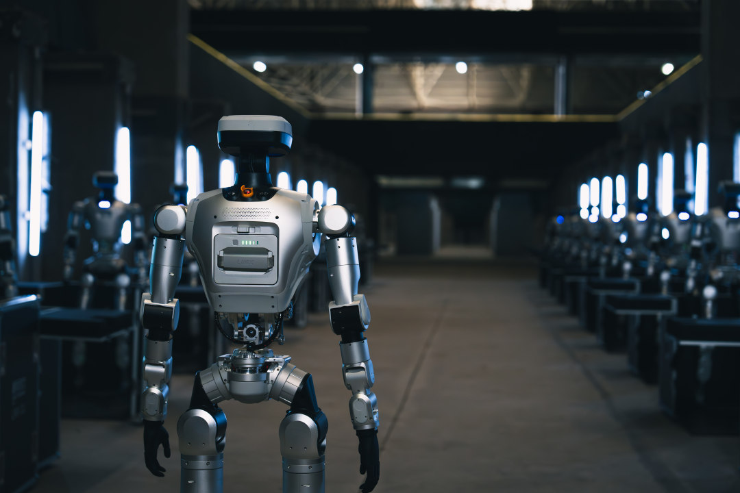 Oli 演绎全球首例群体化自主出舱-背影图