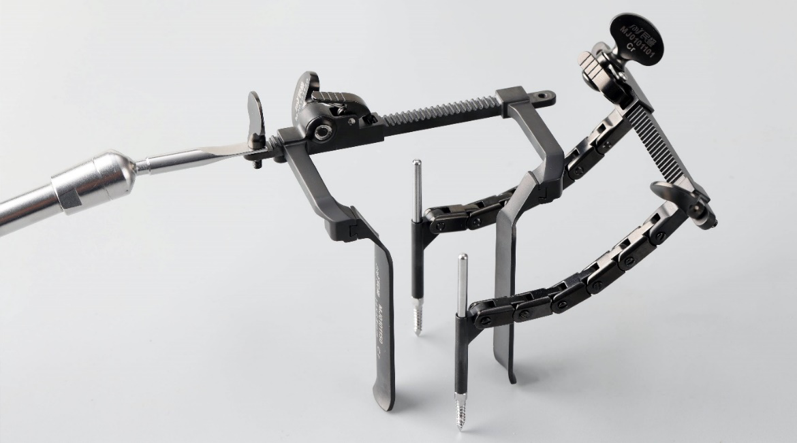 王维宣 20260121 由南医三院黎庆初教授开发的新一代脊柱内镜.jpg