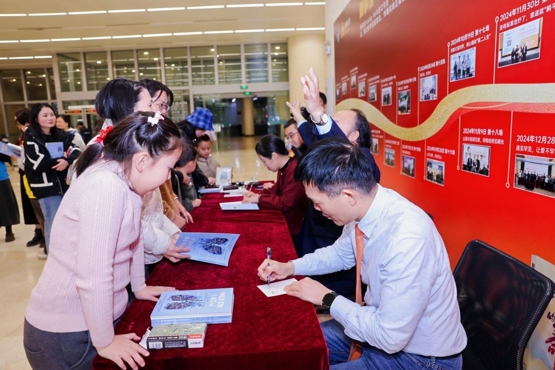 活动现场,主编杨衿记教授分享了“医学有温度”的创作初心。