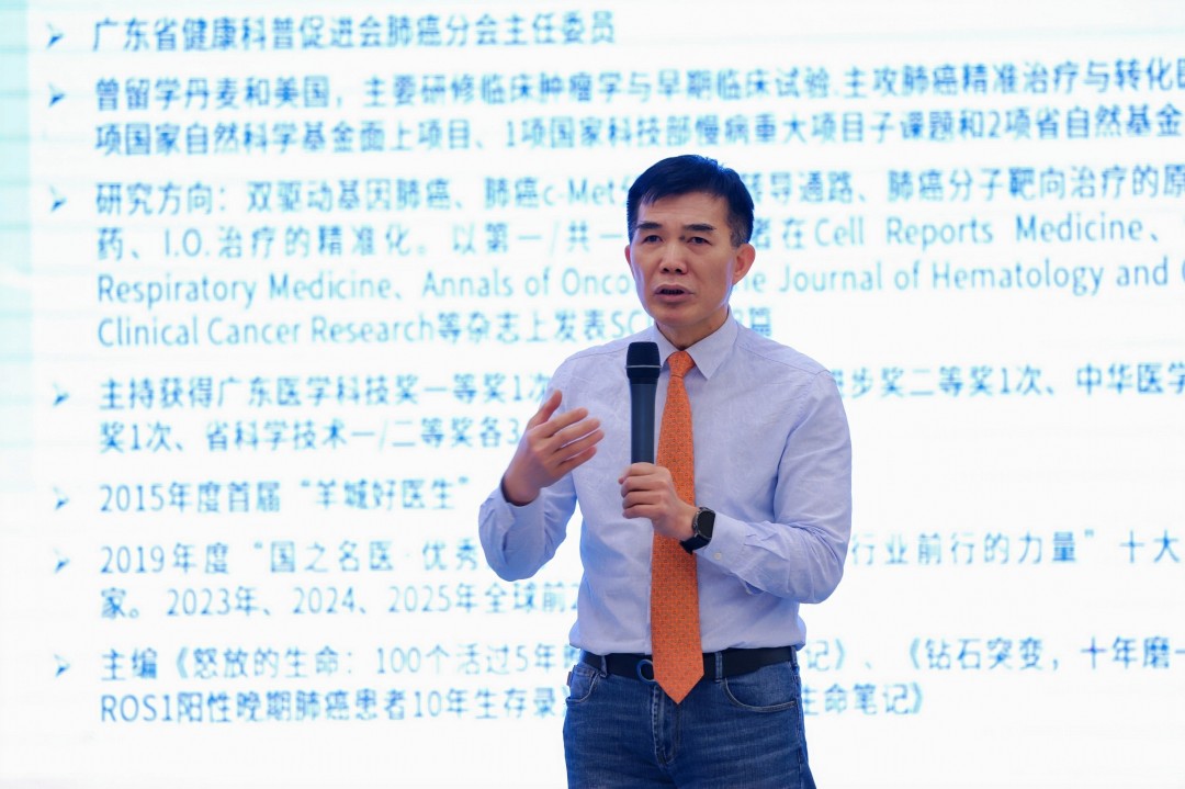 杨衿记教授带领团队打造“肺事讲·Lung Talk”科普品牌,以“讲好中国老百姓抗击肺癌的故事”为口号,沉淀21场活动精华编著此书。