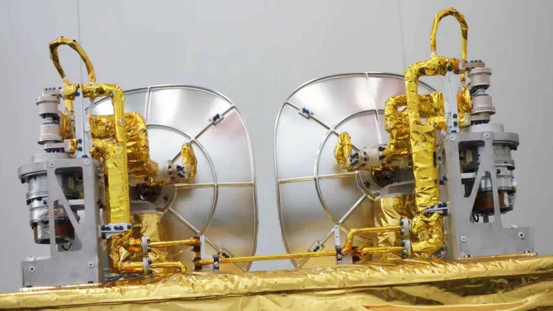 银河航天首发星QV天线