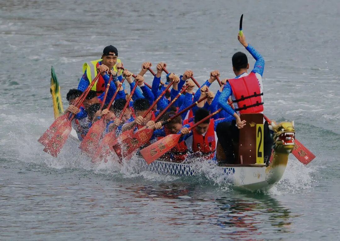 猎德龙舟奋勇争先.jpg