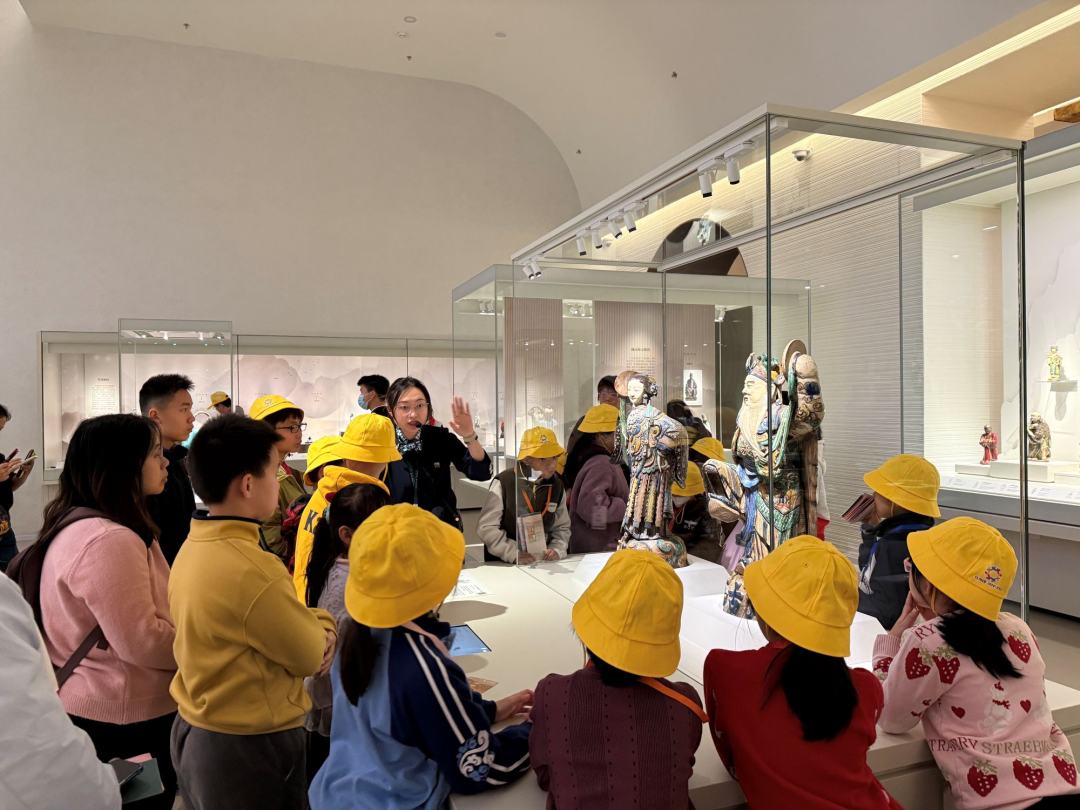 市本级“伙伴计划”爱心托管班学员们参观市博物馆。