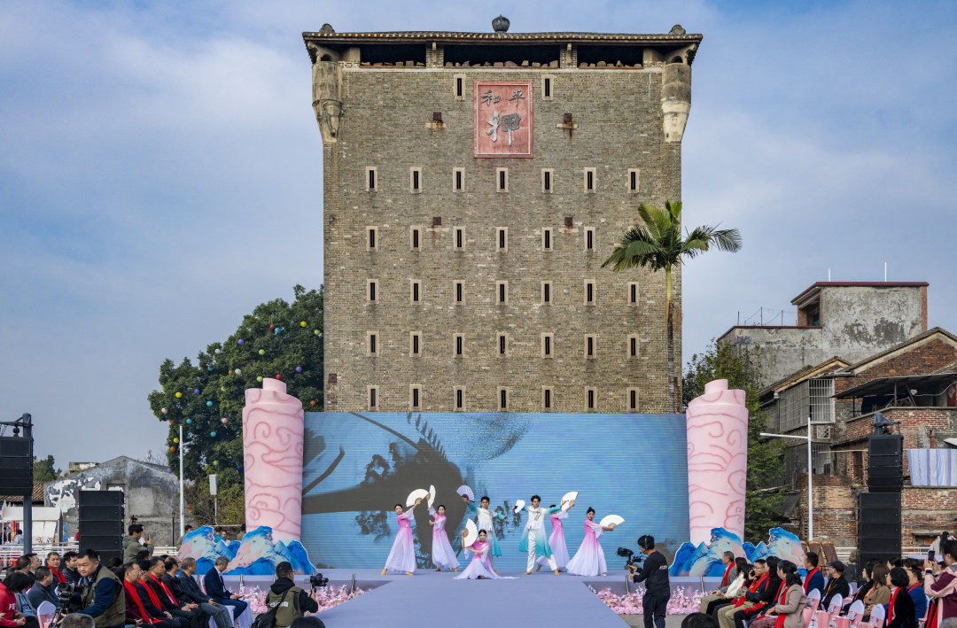 桃花雅集2026“只此桃花·诗意白云”系列活动在广州市白云区均禾街“平和大押1917”历史文化创意街区举行。图/广州日报新花城记者:廖雪明