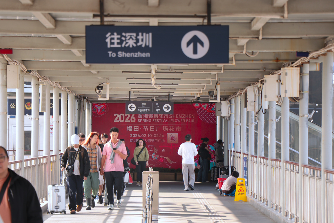 205-1▲福田·节日广场花市主视觉登上深圳街头