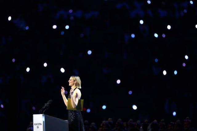 2月6日，演员在开幕式现场表演。新华社记者 李明 摄