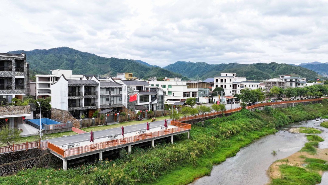 干净整洁的梅东村