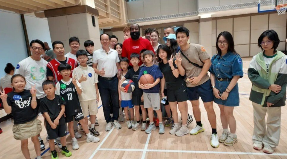 南天名苑·天Club运动俱乐部成为邻里与球星邂逅的会客厅