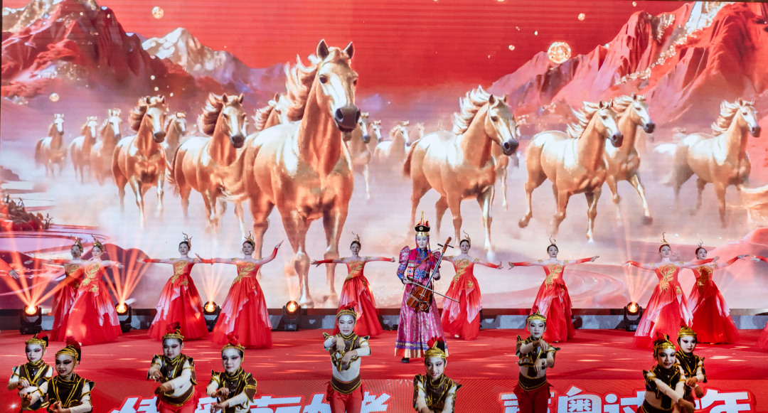 广州开发区、黄埔区职工春晚,精彩的文艺展演迎接马年的到来。图/广州日报新花城记者:廖雪明