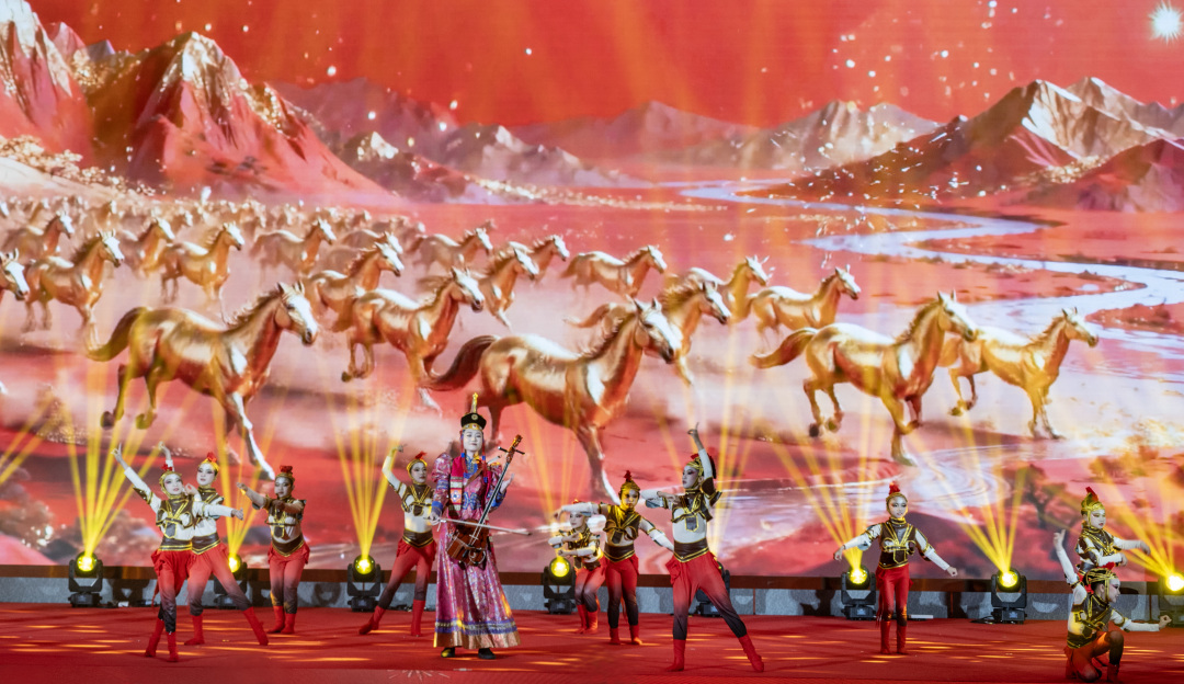 广州开发区、黄埔区职工春晚,精彩的文艺展演迎接马年的到来。图/广州日报新花城记者:廖雪明