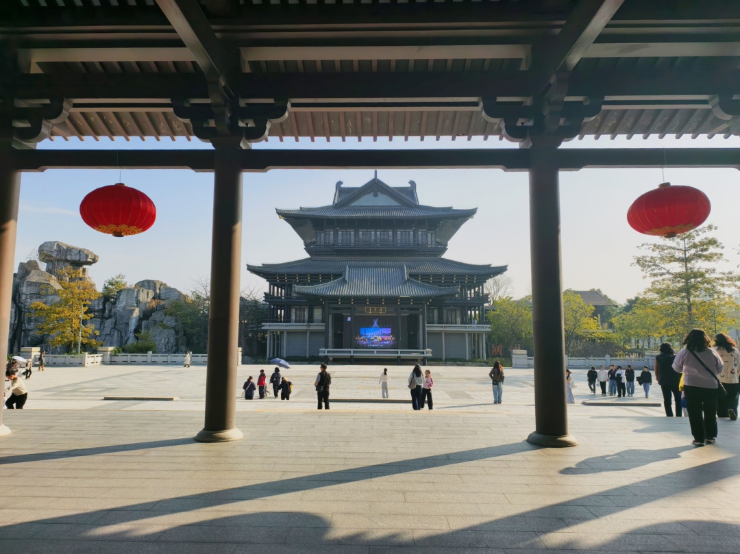 广州市新文化馆是春节期间一处非常值得游玩拍摄的好去处。