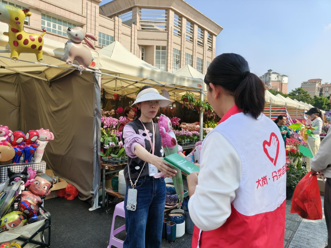 2026年2月11日,广州市南沙区综合行政执法局联合大岗镇城乡管理办公室在大岗镇迎春花市,举办以“策马扬鞭新征程,垃圾分类新风尚”为主题的新春活动。