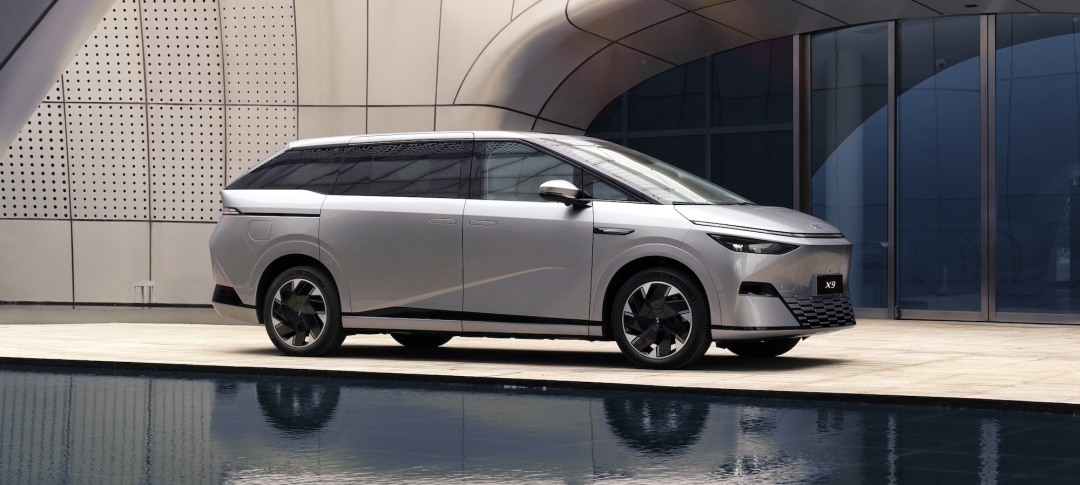 小鹏X9-01