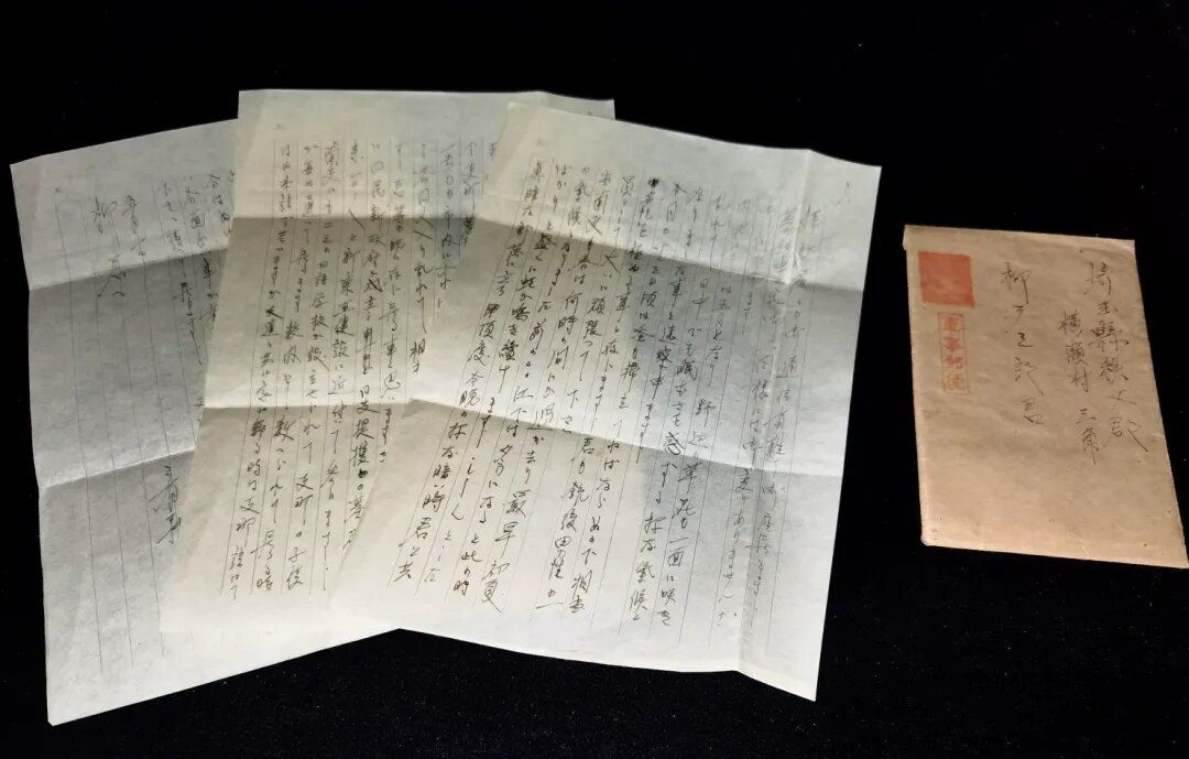 入侵华南的日军士兵斋藤胜之当年寄回日本埼玉县并盖有日军军事邮戳标记的手写日文书信原件,内容反映了当时日军在华南地区实施军事侵略和推行奴化教育的具体罪行。