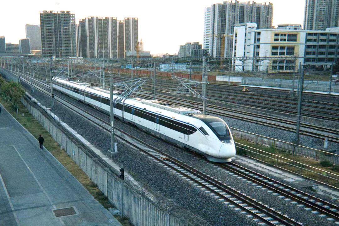 骆昌威 通讯员:管俊鸿、倪润峰 20260128 广清城际南延线今日开通 空铁枢纽一线牵