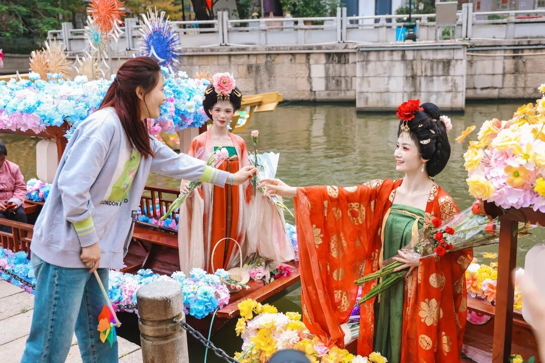 花有约，人不误