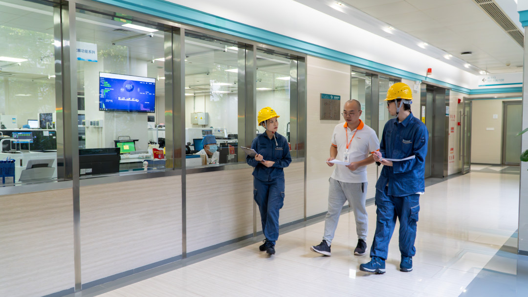 广州供电局为生物医药企业推出“提前电+可靠电”服务,让医疗设备提前投入研发。