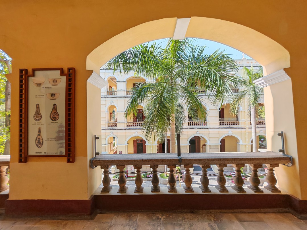 孙中山大元帅府纪念馆与武汉市中山舰博物馆联合举办“流光异彩——中山舰出水瓷器展”,展览将以瓷为媒,缅怀伟人,传承精神,展期截至5月12日。本次展览既是纪念孙中山先生诞辰160周年展览系列,也是2026广州“英雄花开英雄城”系列活动“红棉之心”展览之一。