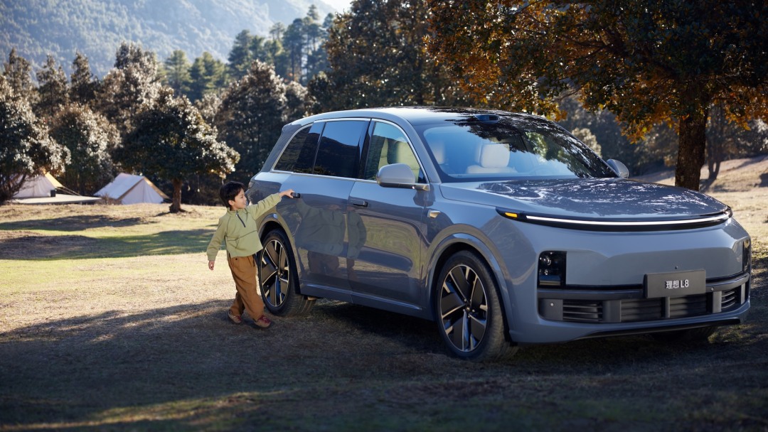 理想L9智能焕新版产品图_人物与车(12)