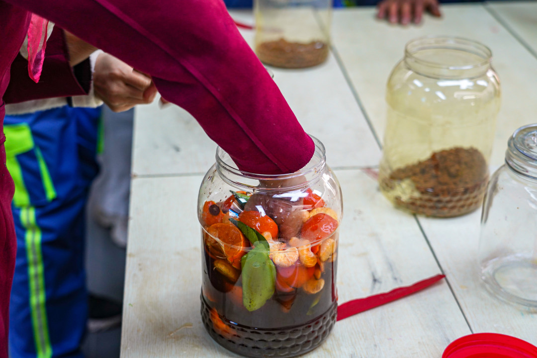 环保酵素制作。