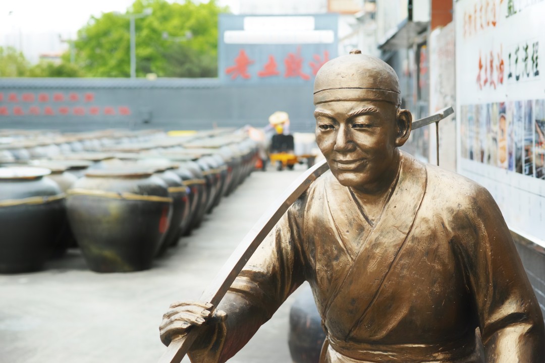 “守缸人”用最质朴的方式,守护着岭南餐桌上的灵魂之味。