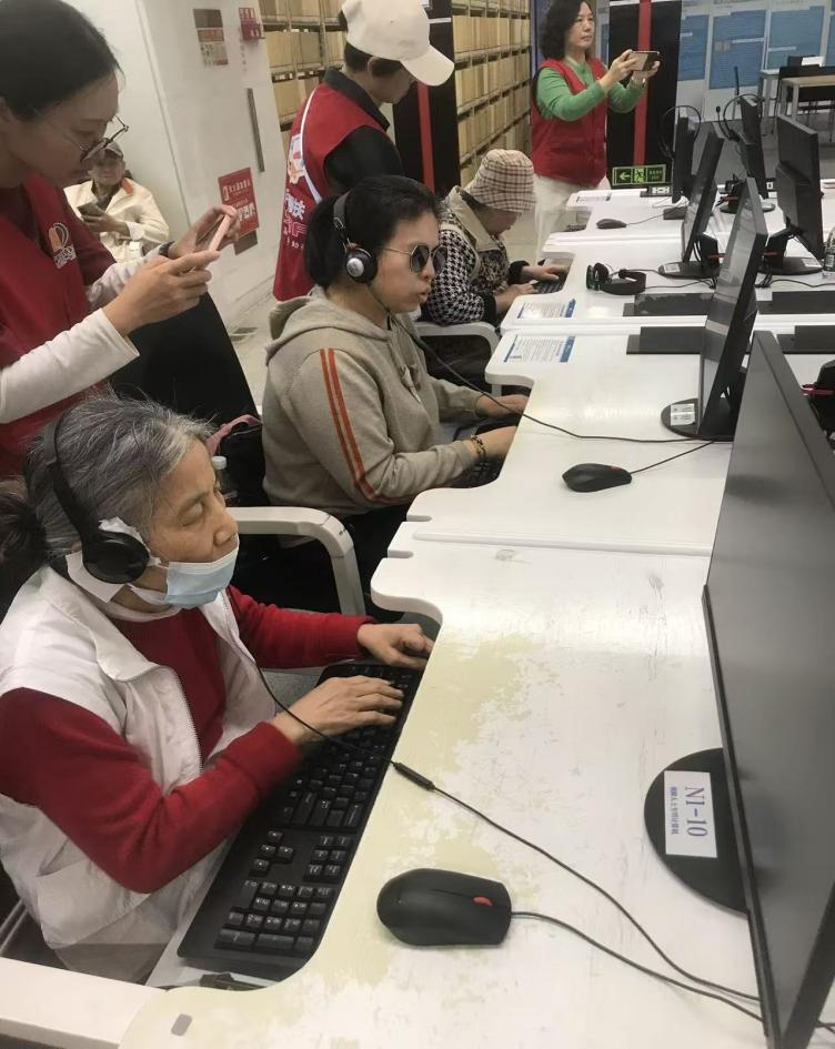 学员一点点建立起对计算机的初步认知。