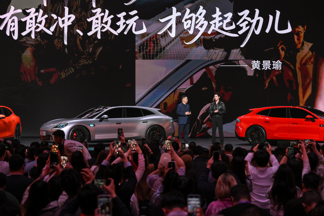 嘉铭总黄景瑜互动 3.jpg