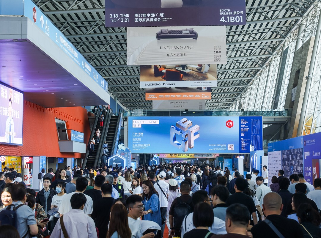 展示区人潮汹涌。