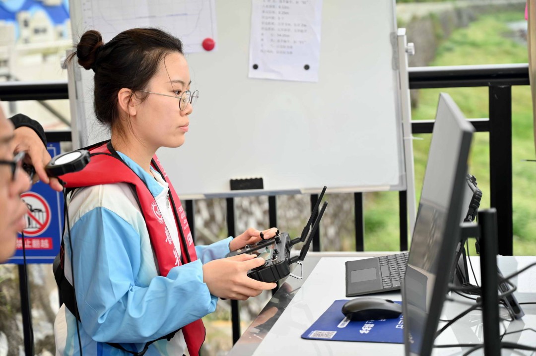 1 选手参加ADCP测流竞赛