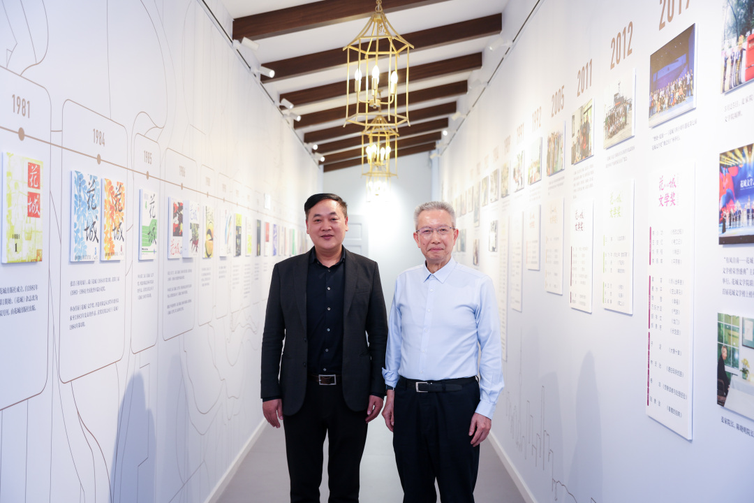 2024年1月19日,花城文学院联席院长陈晓明在花城文学课开讲“花城文学课”第1讲:漫长的90年代与当代文学的晚期风格,谢有顺教授主持讲座。