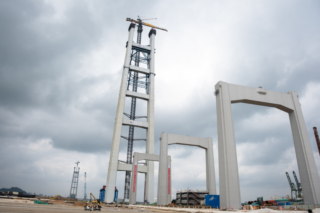 世界最大跨径双层悬索桥狮子洋大桥主塔封顶