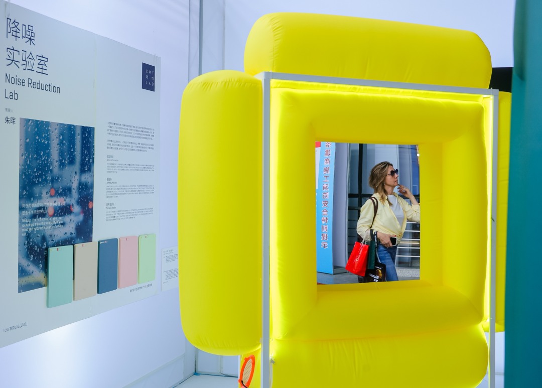 展会现场设计氛围十足