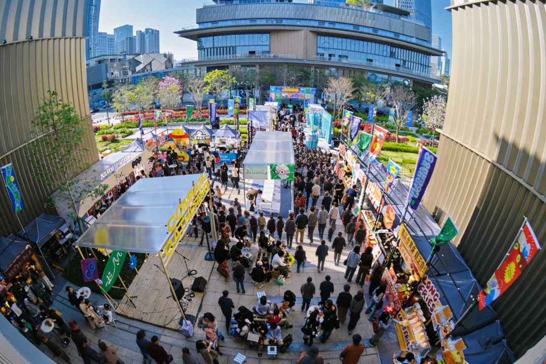 图:“一起凡几”市集落地K11 HACC文化空间吸引众多人流