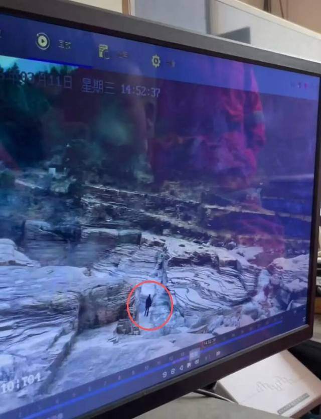 男子出现在老龙口瀑布监控画面 男子出现在老龙口瀑布监控画面