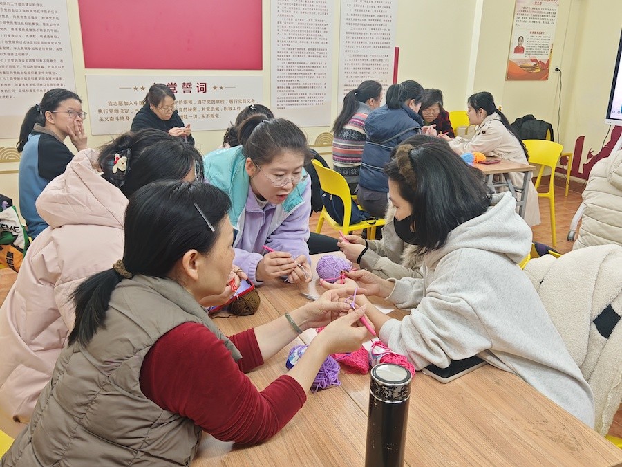 导师开展手工培训活动