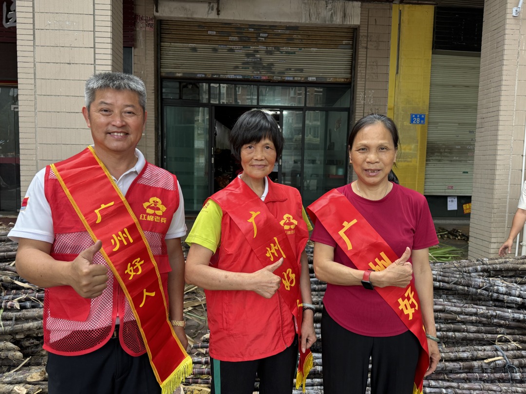 三位“广州好人”张玉堂(左)、谭惠芳(中)、江海英(右)加入助农行动。