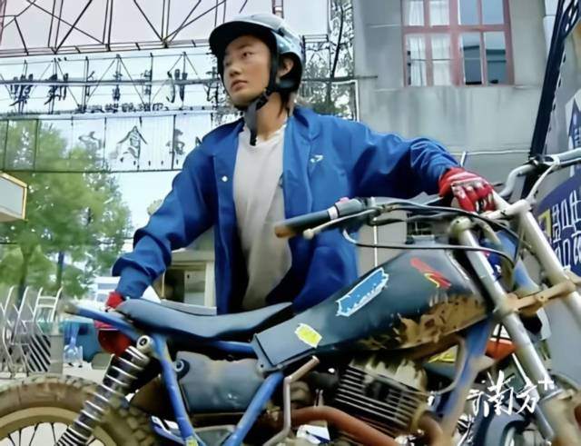 年少时的张雪。