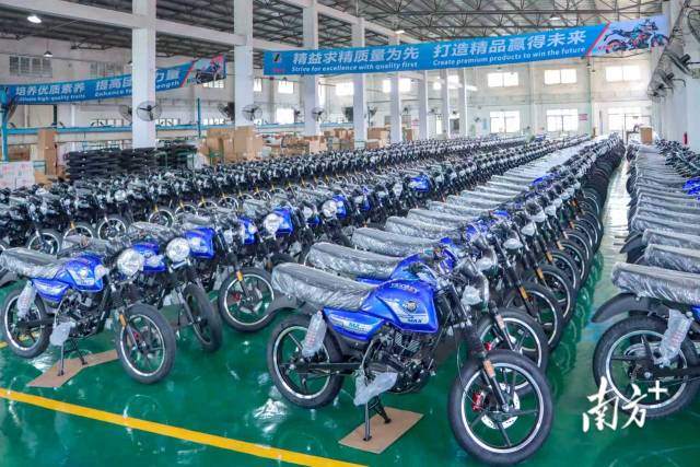 等待出口的江门摩托车。陈艳冰 摄